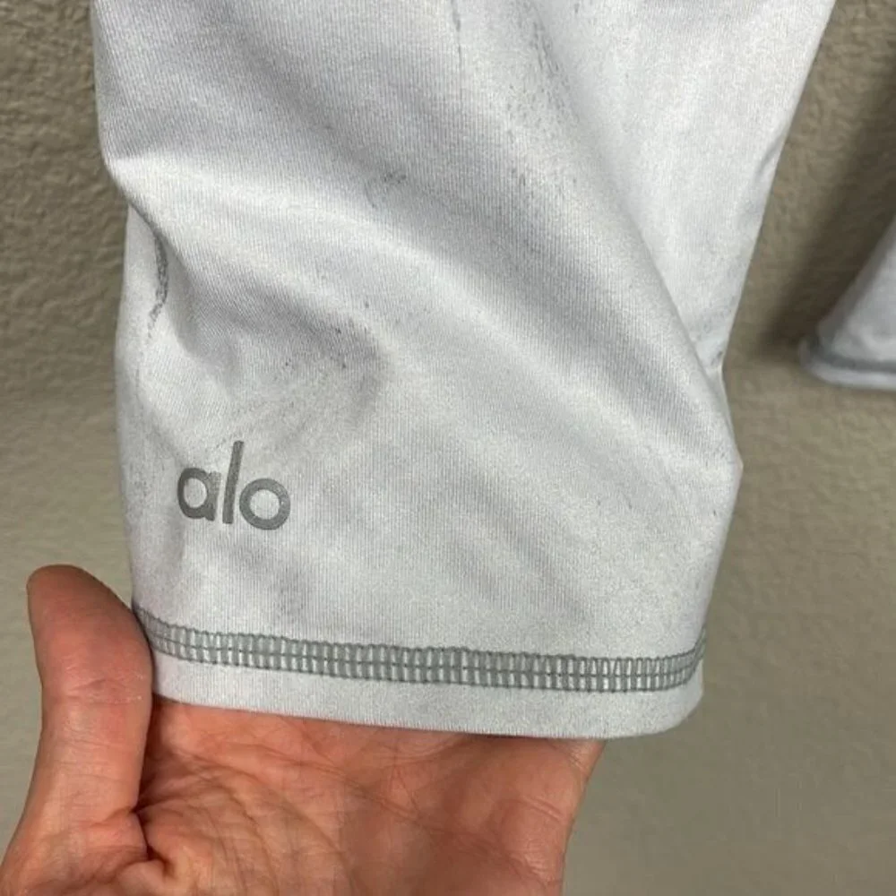 ALO YOGA Airbrushed Performance Capri Leggings White Gray Swirl Marble Sz XS